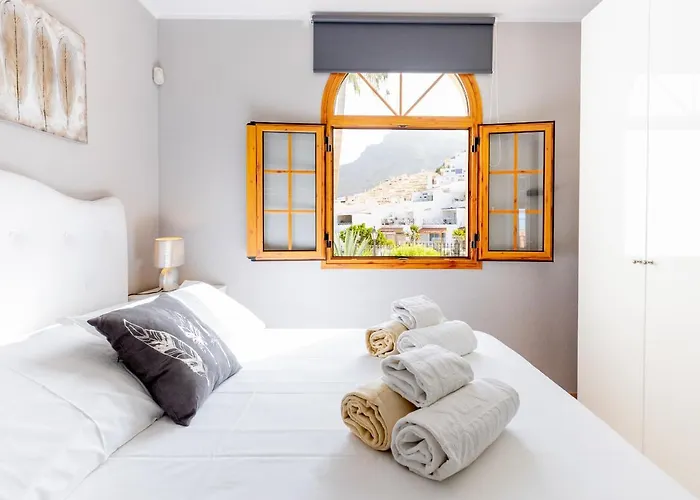 21 C Bouganvillas * Адехе