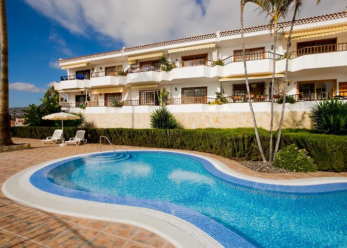 21 C Bouganvillas Адехе