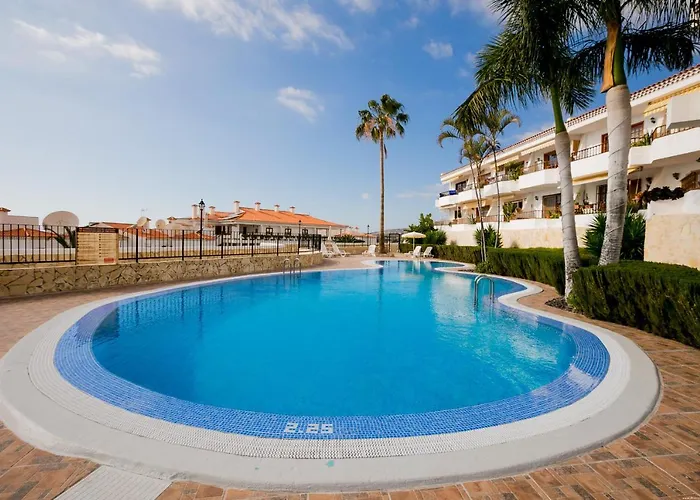 21 C Bouganvillas Адехе