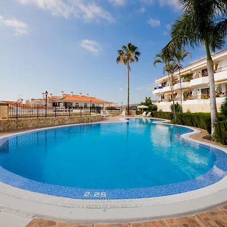 21 C Bouganvillas 아데제